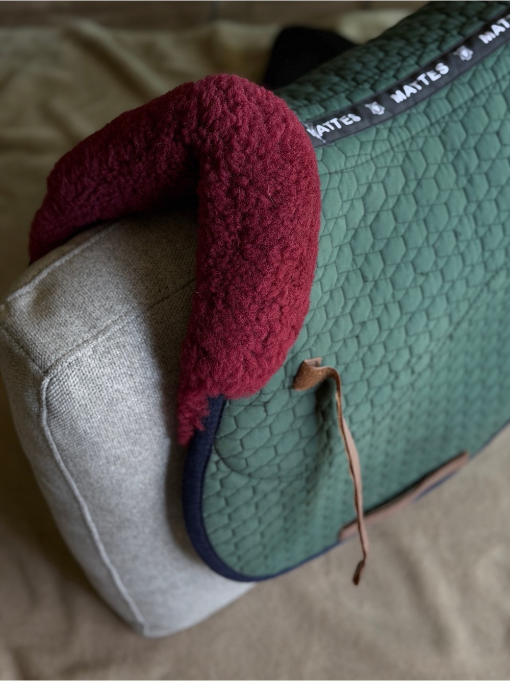 Mattes sheepskin Green Quilted Saddle Pad with burgundy lambskin - Picture 2 of 13